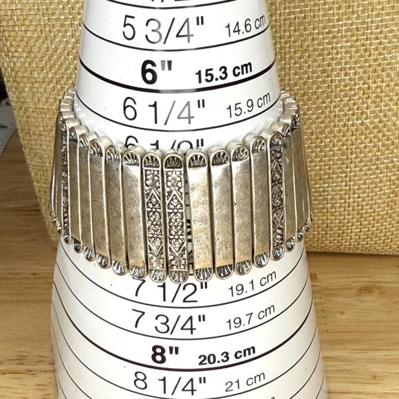 Lucky Brand Silver-Tone Vintage-Inspired Embossed Link Bracelet With Floral Acce - Picture 3 of 9